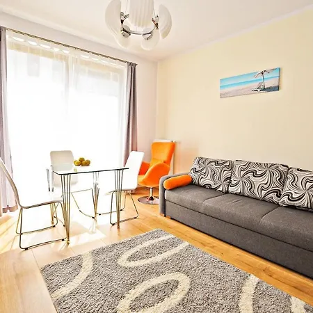 Orange Nadmorski Dwor شقة غدانسك
